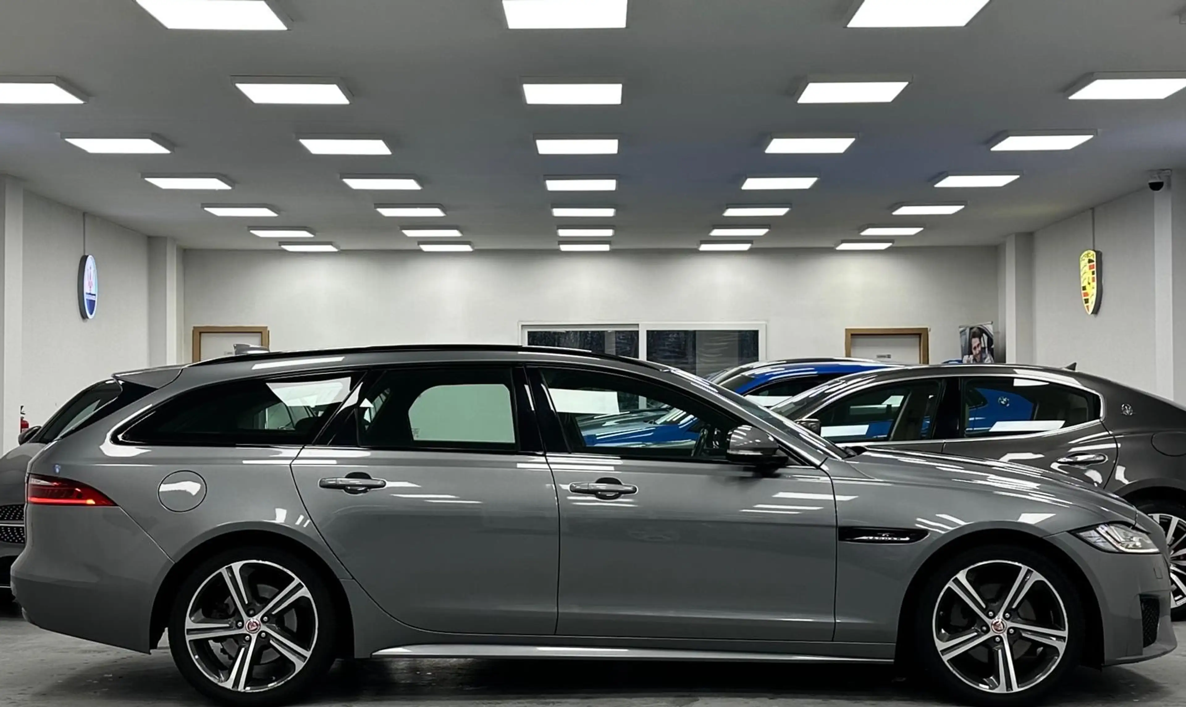 Jaguar XF 2.0 D AWD R-SPORT - GARANTIE 12 MOIS -PARFAIT ETAT — photo 6