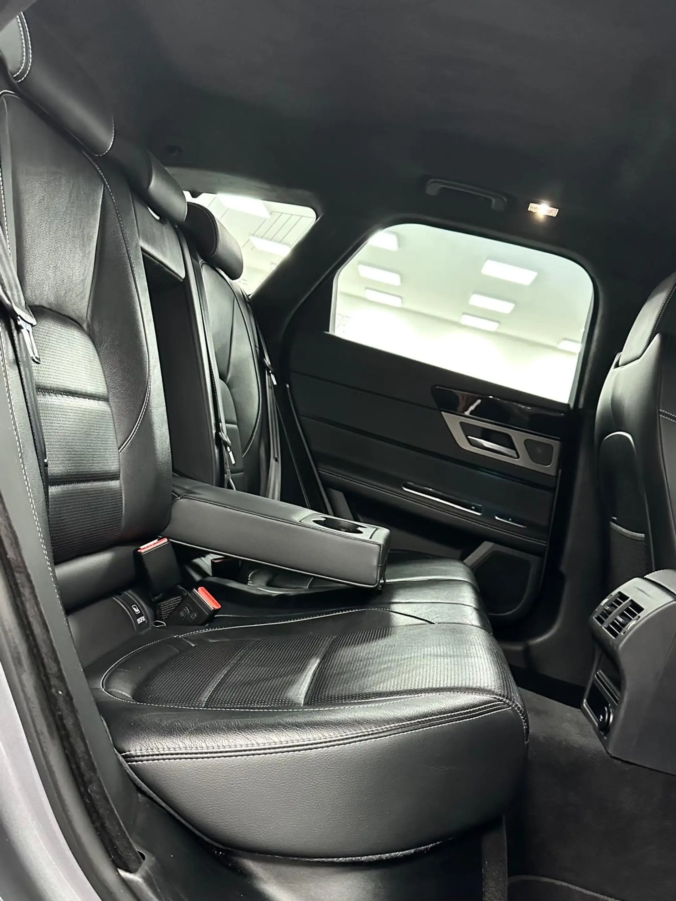 Jaguar XF 2.0 D AWD R-SPORT - GARANTIE 12 MOIS -PARFAIT ETAT — photo 12