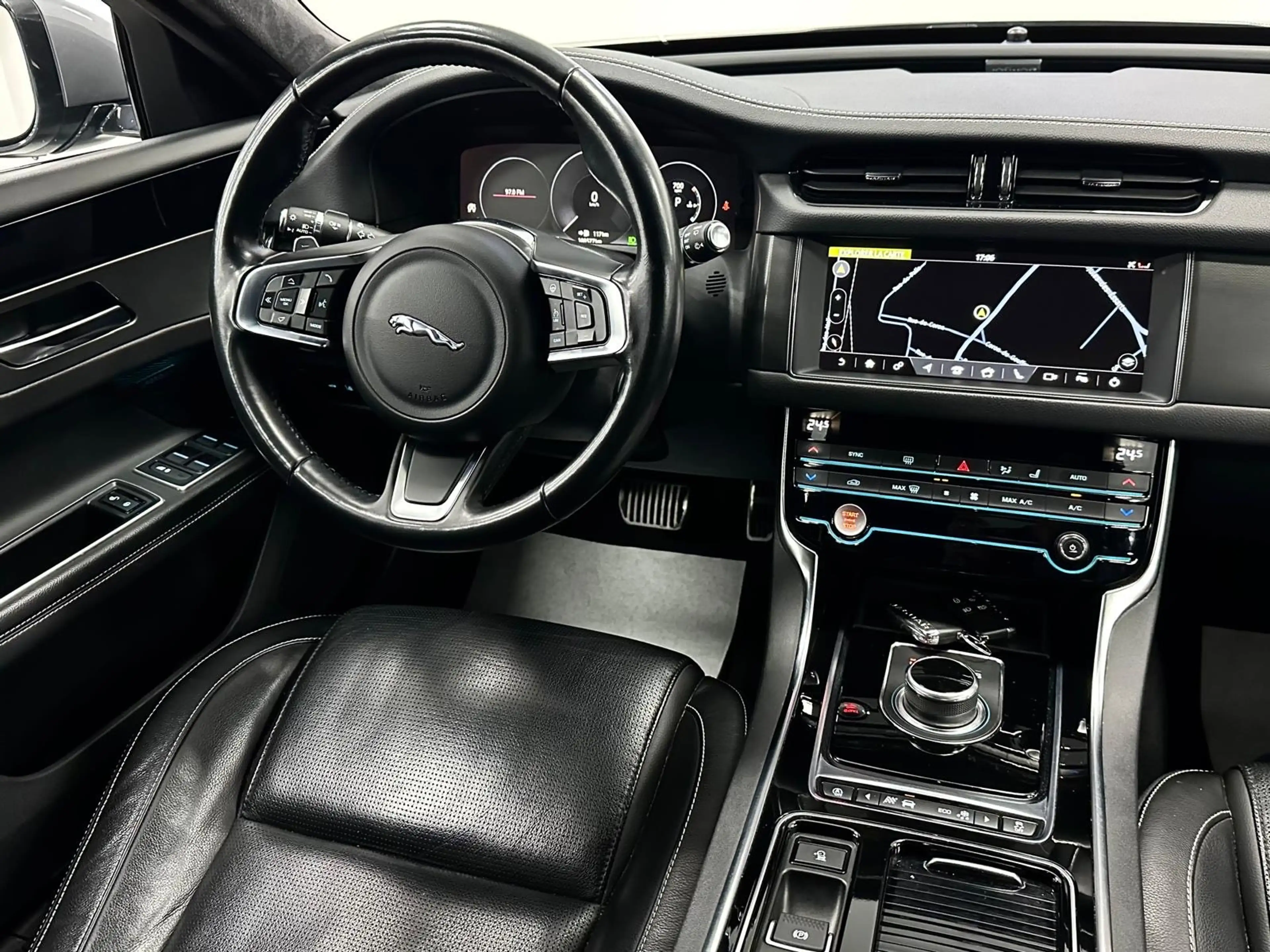 Jaguar XF 2.0 D AWD R-SPORT - GARANTIE 12 MOIS -PARFAIT ETAT — photo 8