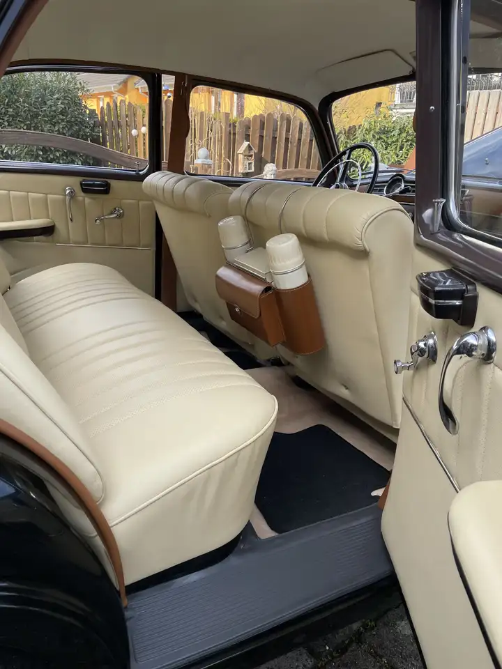 Mercedes-Benz 180 Ponton Limousine, foto 2