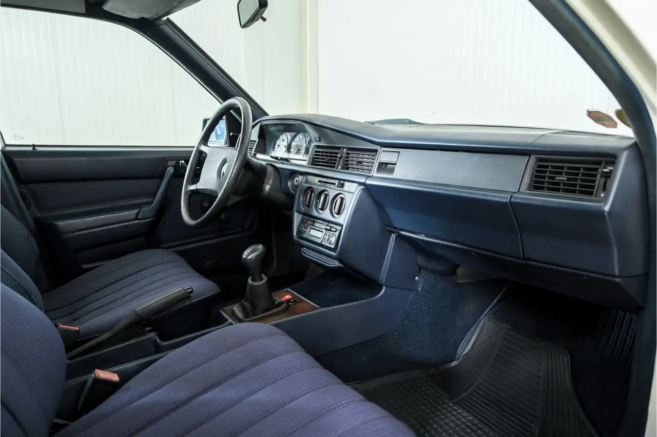 Mercedes-Benz 190D 2.0 Wegenbelastingvrij, foto 12