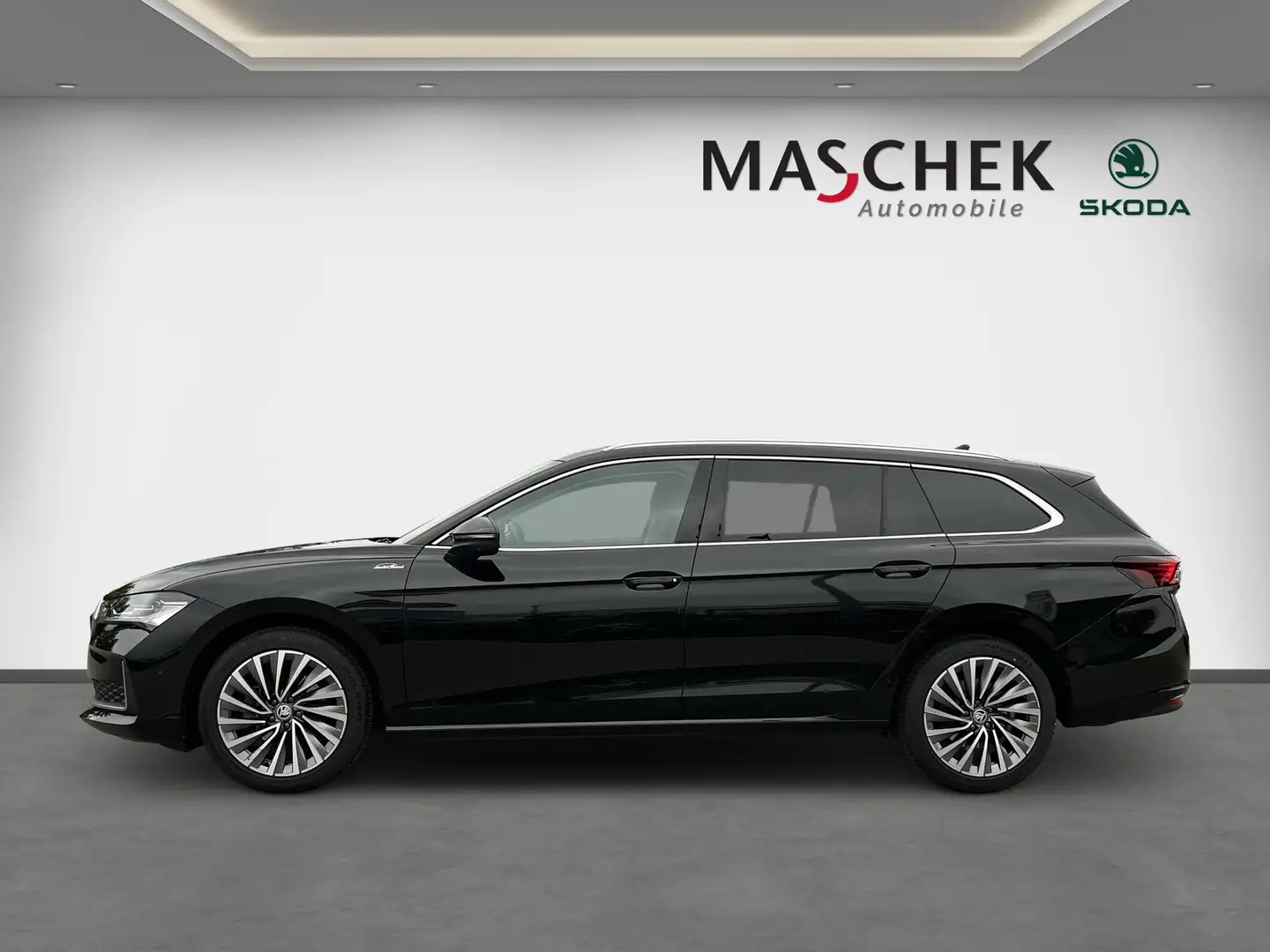 Skoda Superb Combi Laurin & Klement 1.5 eTSI Navi Pano HUD 360G crna - 2