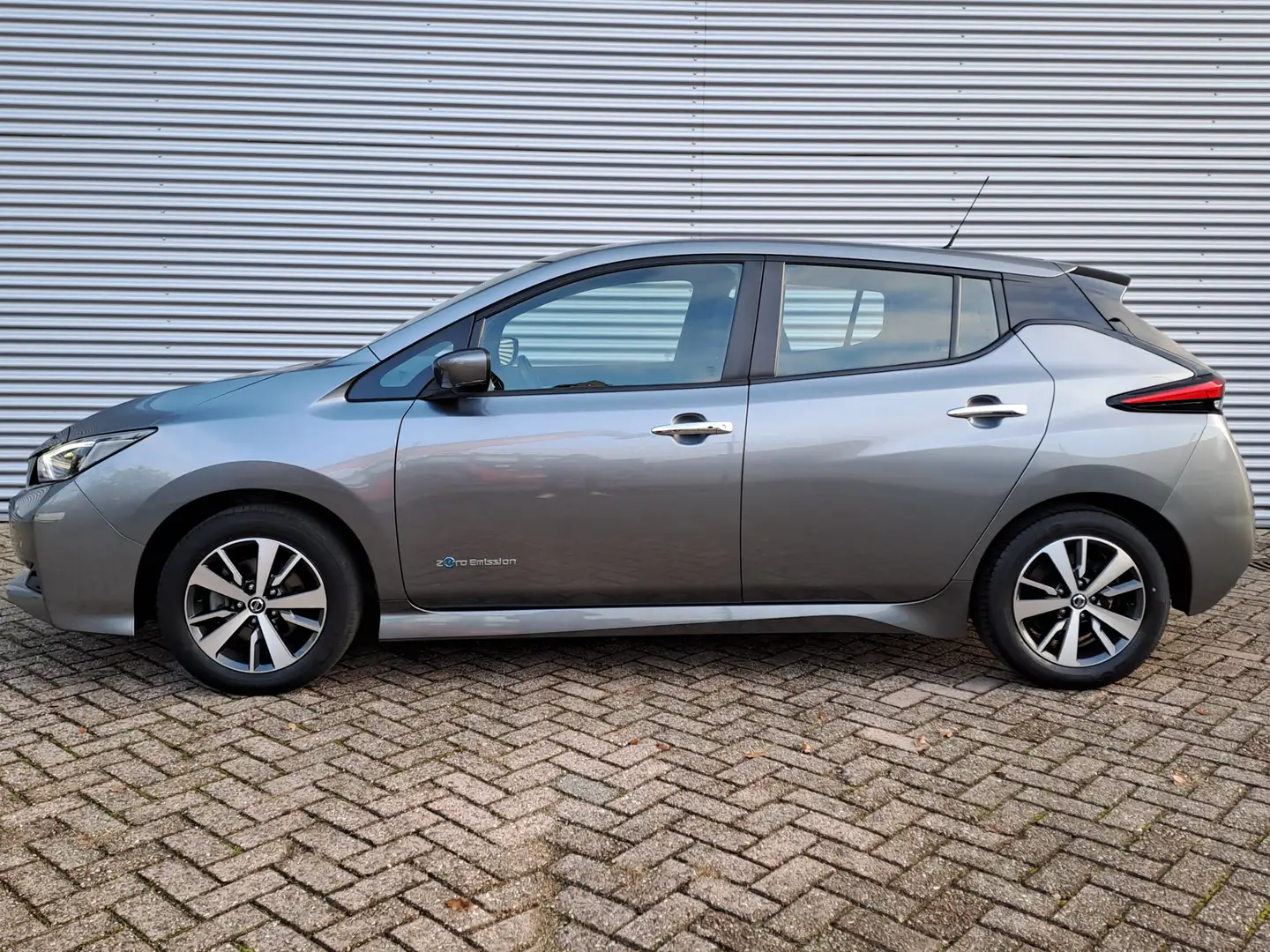 Nissan Leaf Acenta 40 kWh | Navi | Camera | Automaat | ECC | C Gris - 2