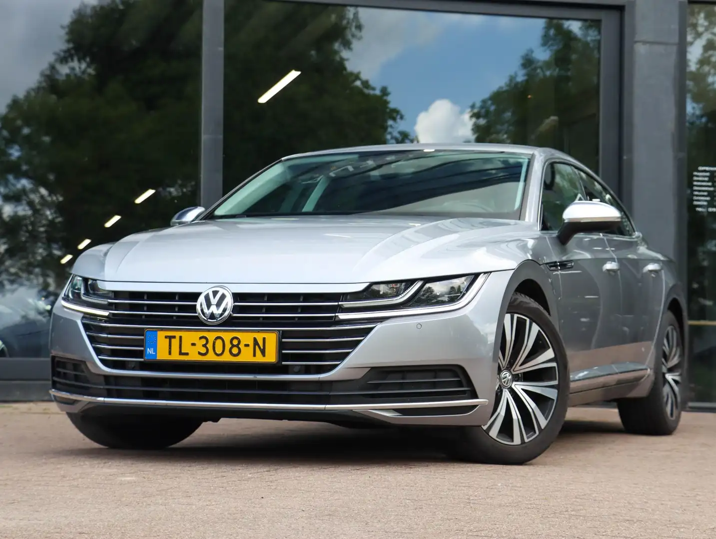 Volkswagen Arteon 1.5 TSI Elegance Business DSG Grijs - 2