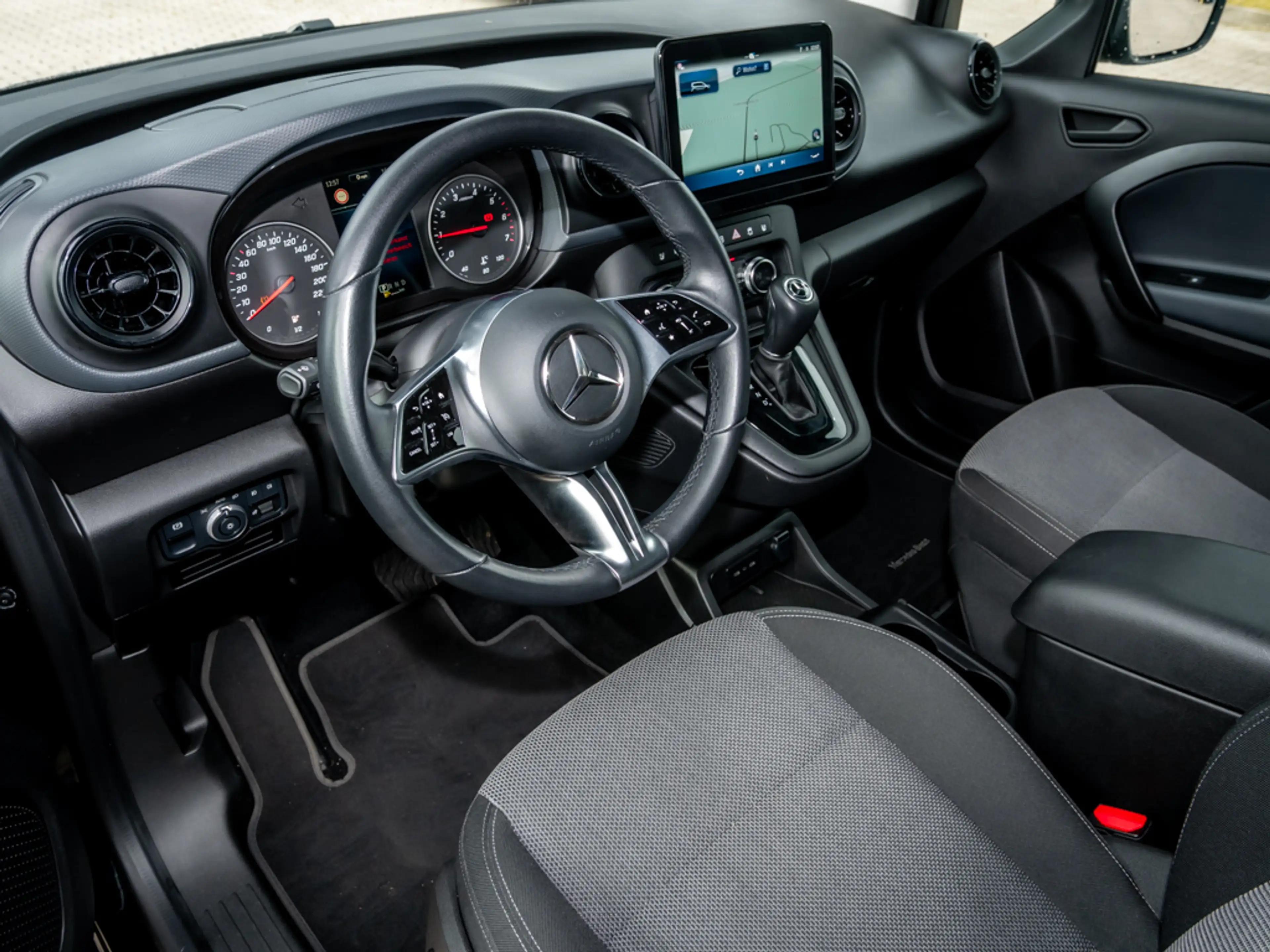 Mercedes-Benz Citan 113 TOURER LANG 7 SITZE LED MBUX KAMERA — photo 9