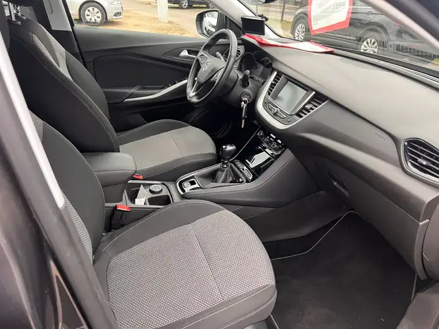 Opel Grandland X view 9