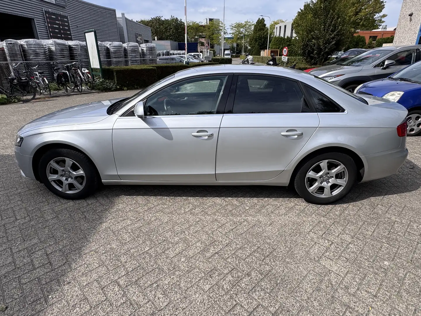Audi A4 1.8 TFSI Pro L. bns Grijs - 2