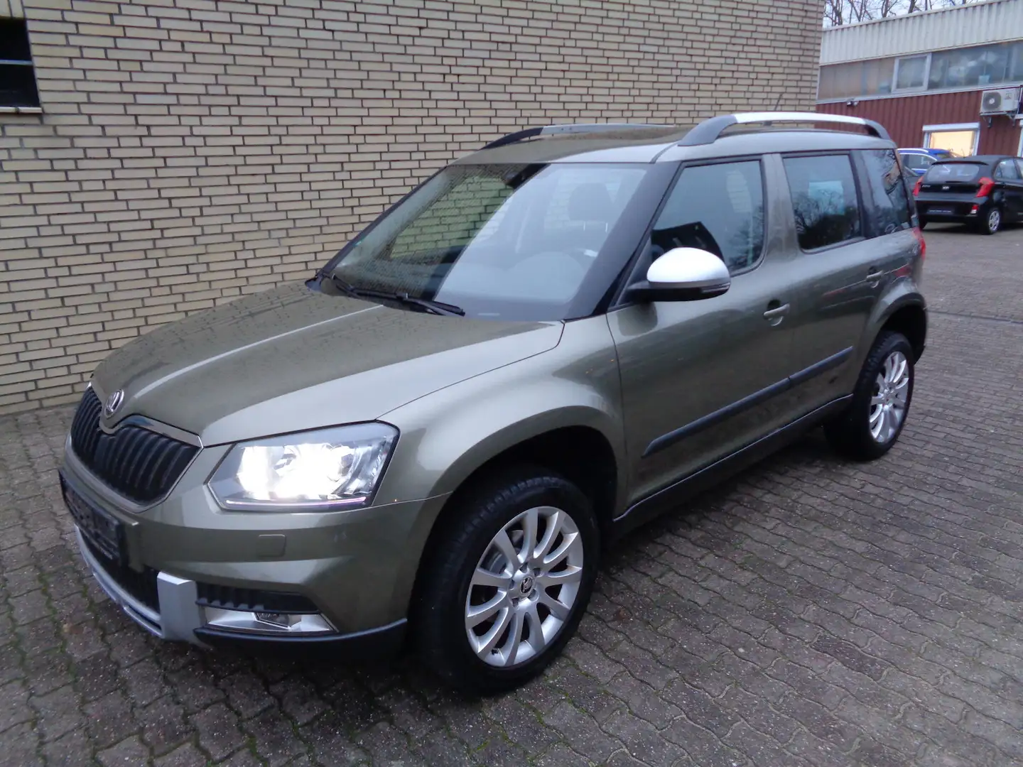 Skoda Yeti 1.2 TSI Elegance, DSG, Panorama, Kamera Grün - 1