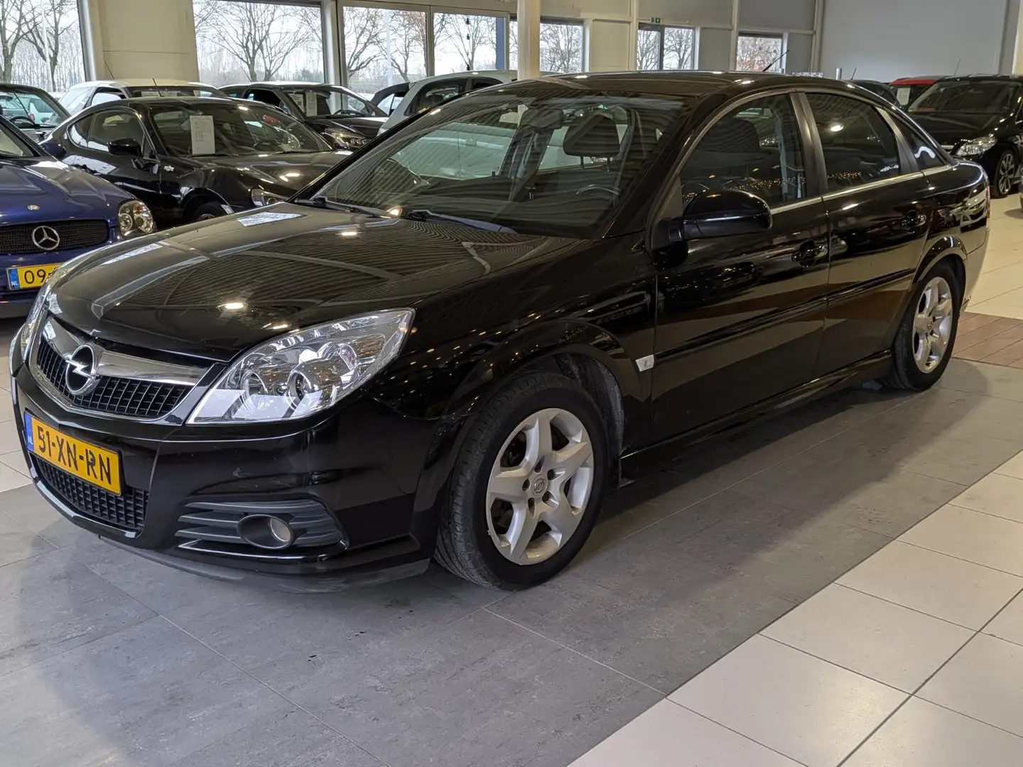 Opel Vectra GTS 2.2-16V Business OPKNAPPER Airco, Trekhaak, St Zwart - 2