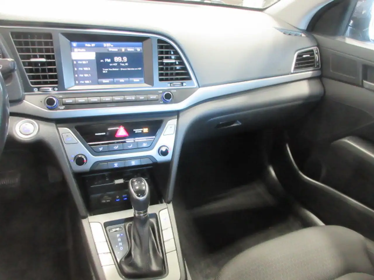 Hyundai ELANTRA снимка Hyundai ELANTRA