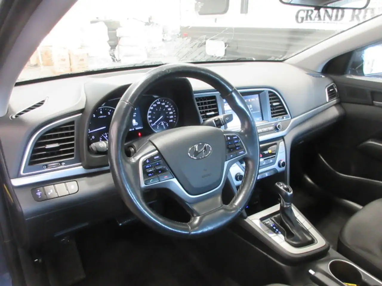 Hyundai ELANTRA снимка Hyundai ELANTRA