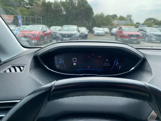 Peugeot 5008 view 9