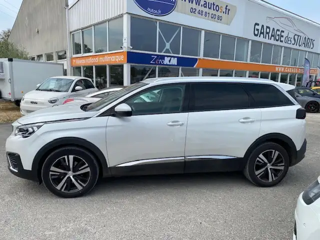 Peugeot 5008 view 2