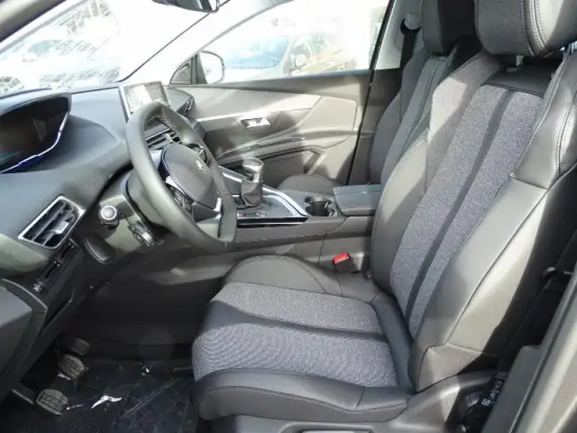 Peugeot 5008 view 5