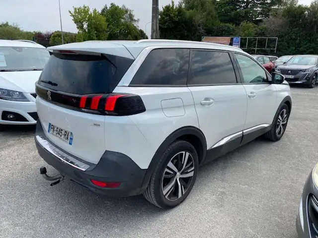 Peugeot 5008 view 3