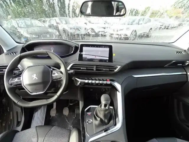 Peugeot 5008 view 4