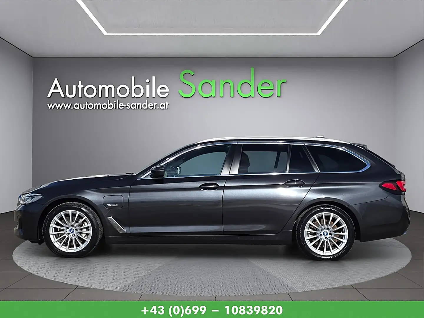 BMW 530 e xDrive Touring Aut.*PANORAMA*LEDER COGNAC*1.B... Schwarz - 2