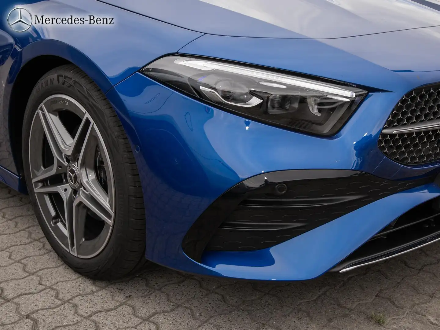 Mercedes-Benz A 200 d Kompaktlim AMG MBUX+RüKam+M-LED+Pano+ Blau - 2