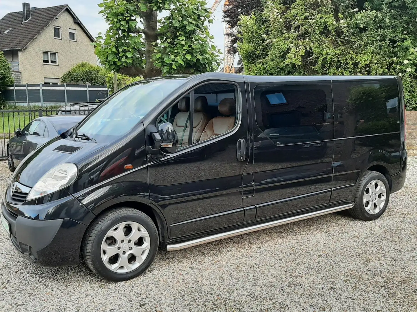 Opel Vivaro Kasten/Kombi 2,9 6Sitzer Autom/Klima/AHK Zwart - 2