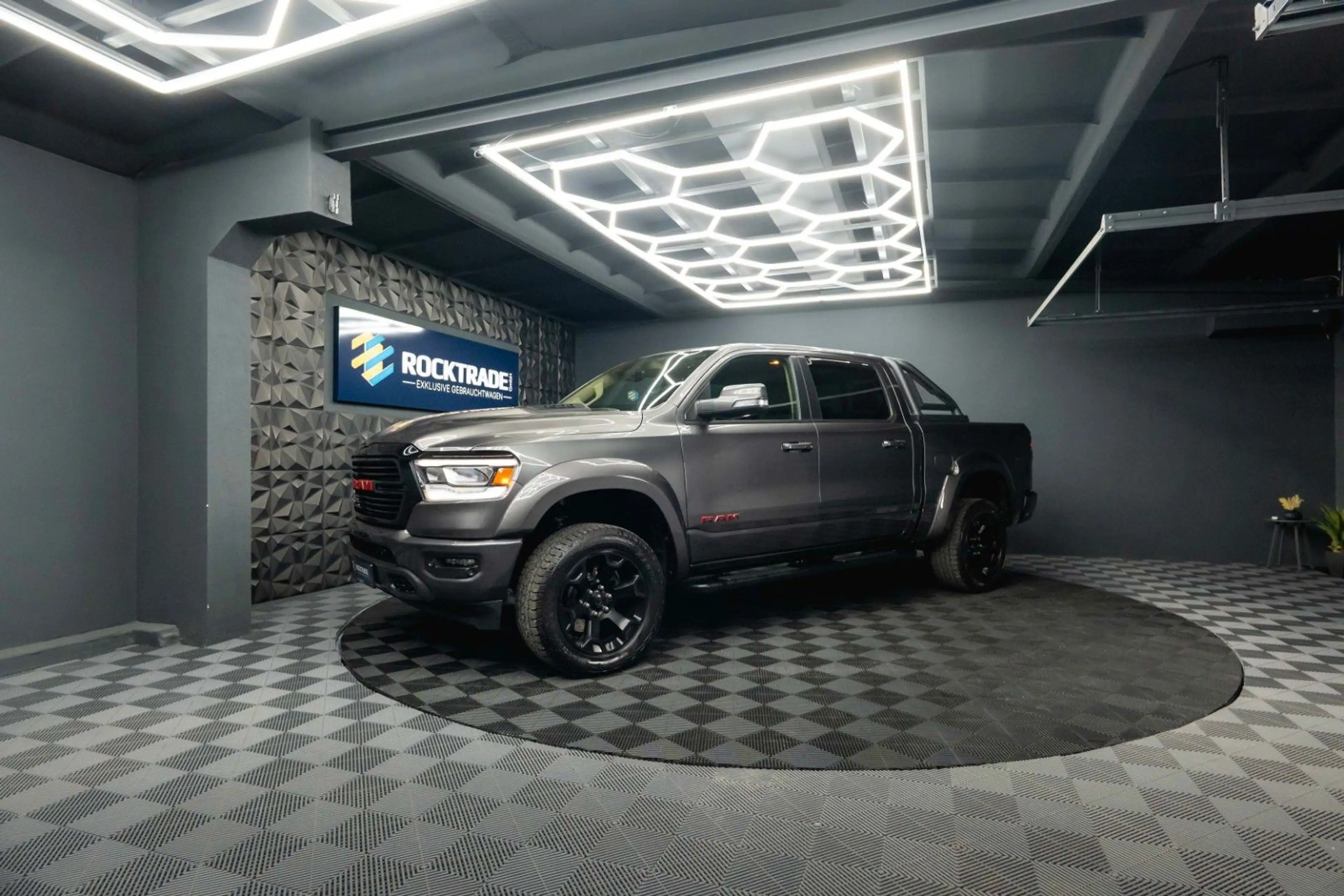 Dodge RAM 5.7 V8 HEMI 4x4 OFFROAD NightPaket AXLE LOCK — photo 10