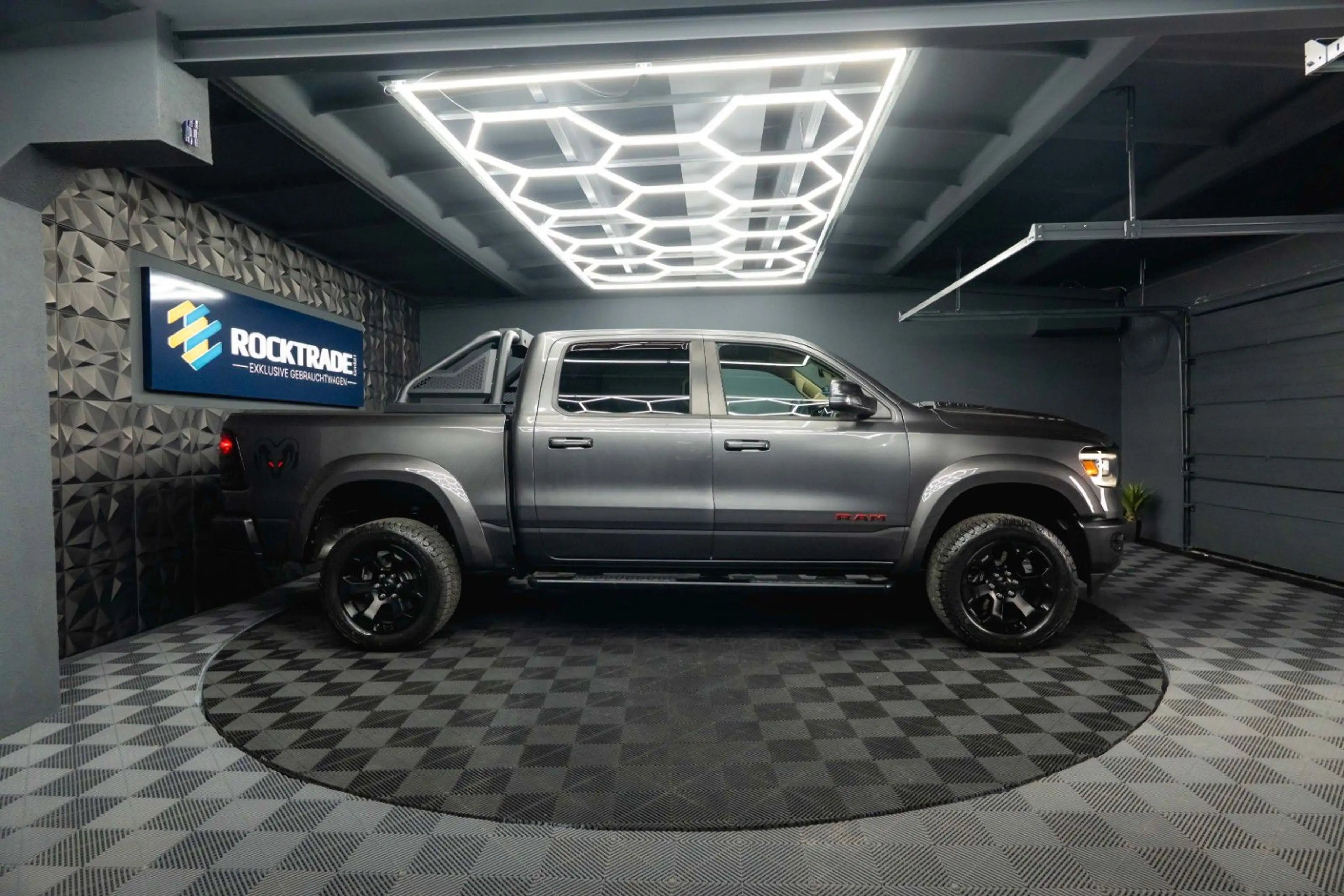 Dodge RAM 5.7 V8 HEMI 4x4 OFFROAD NightPaket AXLE LOCK — photo 15