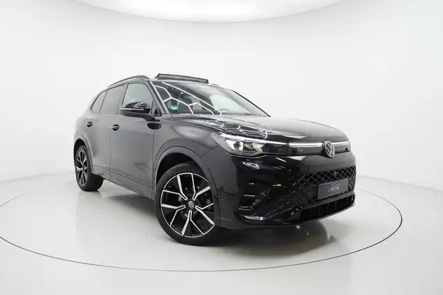 Volkswagen Tiguan view 3