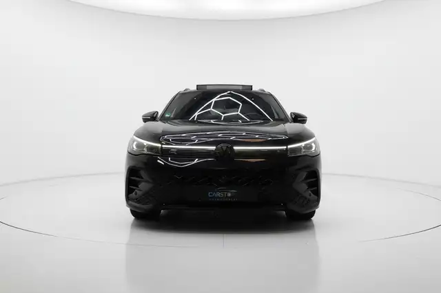 Volkswagen Tiguan view 2
