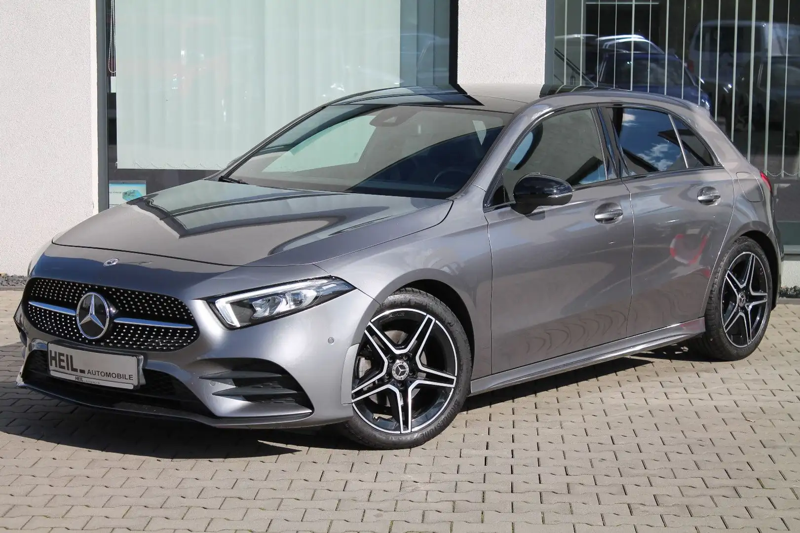 Mercedes-Benz A 200 AMG LINE*NAVI*LED*KAMERA*SHZ*DAB* Grau - 1
