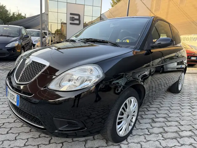 Lancia Ypsilon Ypsilon 1.2 8v Oro Bianco IDONEA NEOPATENTATI
