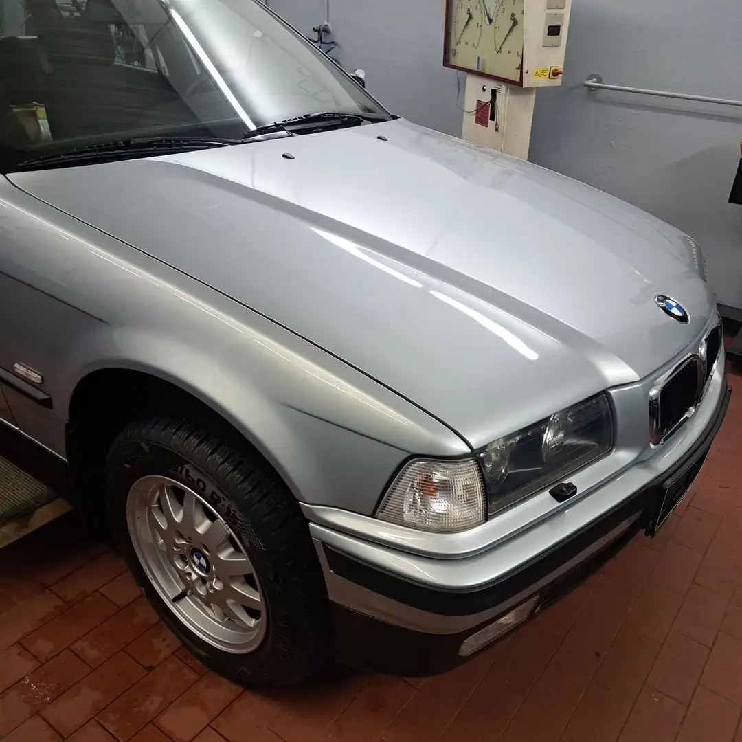 BMW 320 320i touring srebrna - 2