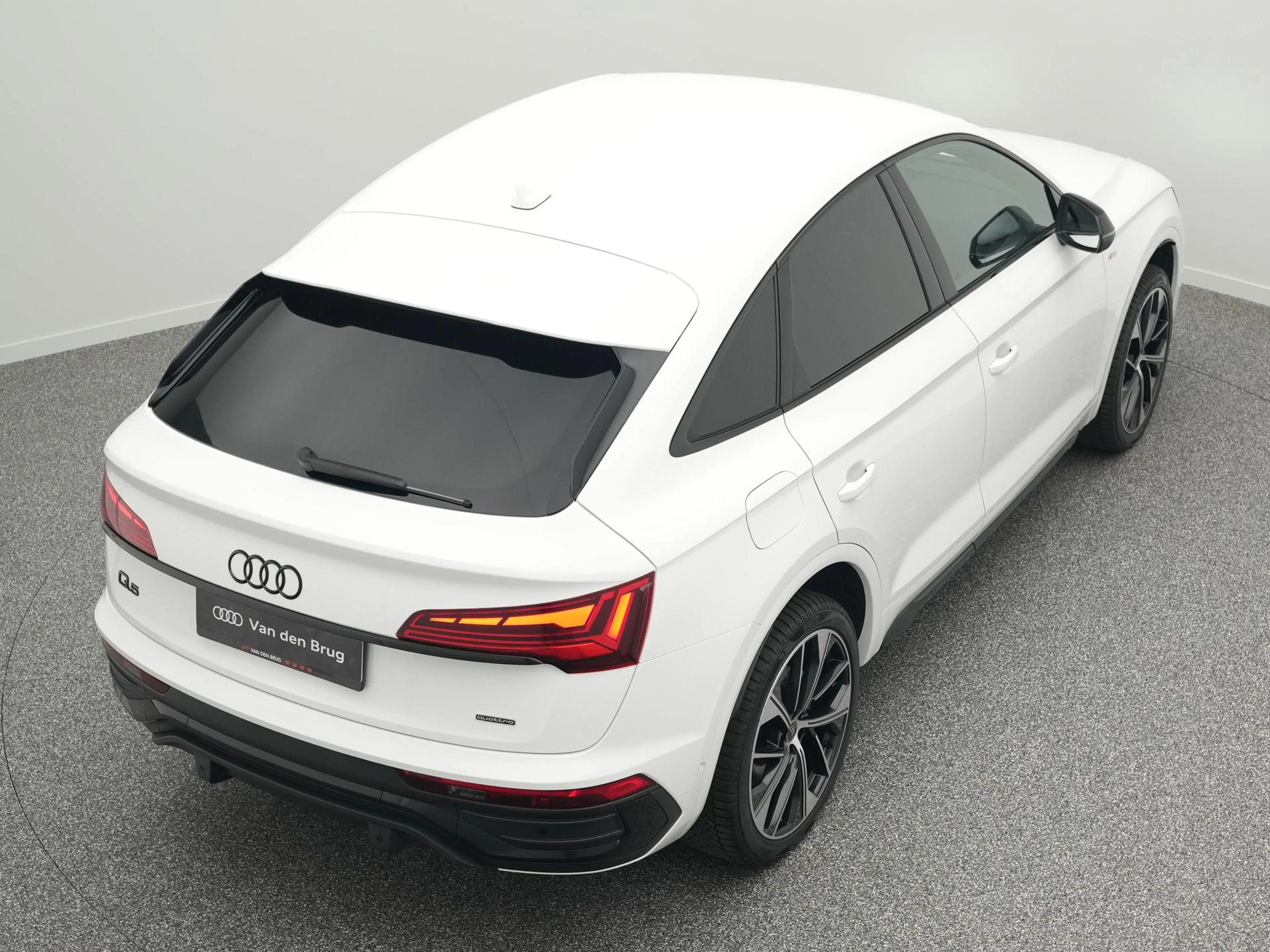 Audi Q5 Sportback 55 TFSI e S edition Competition quattro — photo 11