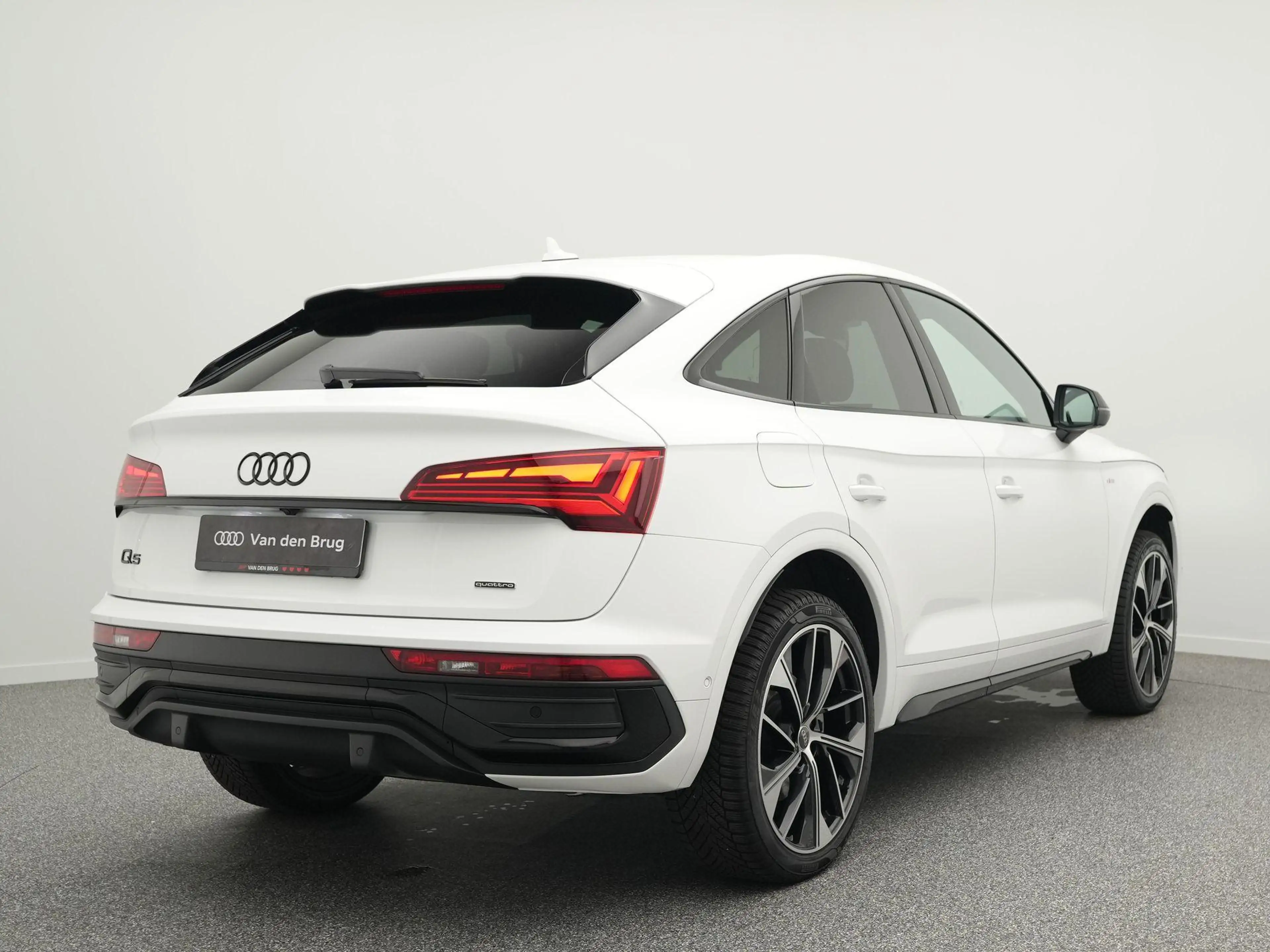 Audi Q5 Sportback 55 TFSI e S edition Competition quattro — photo 4