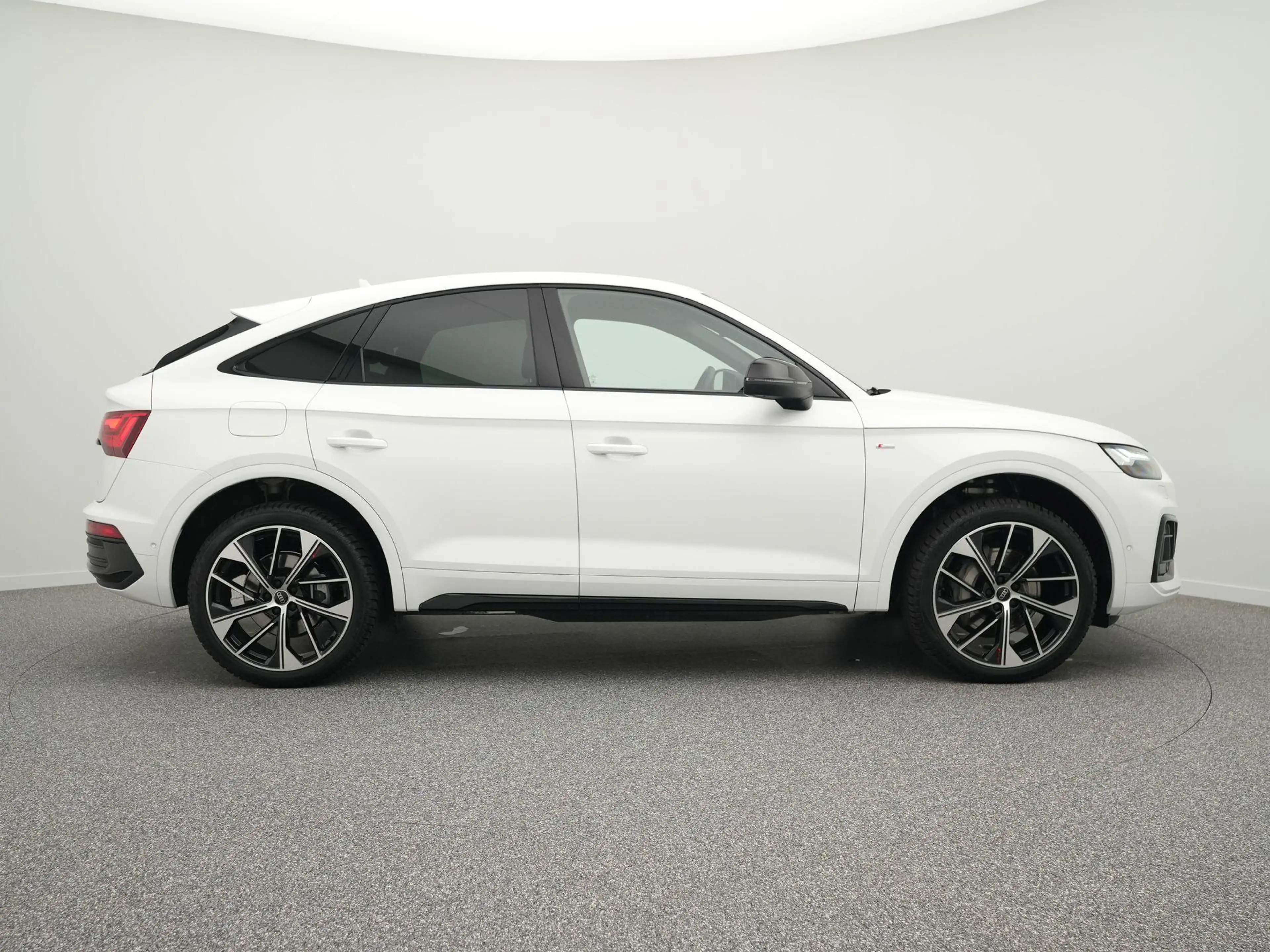 Audi Q5 Sportback 55 TFSI e S edition Competition quattro — photo 2