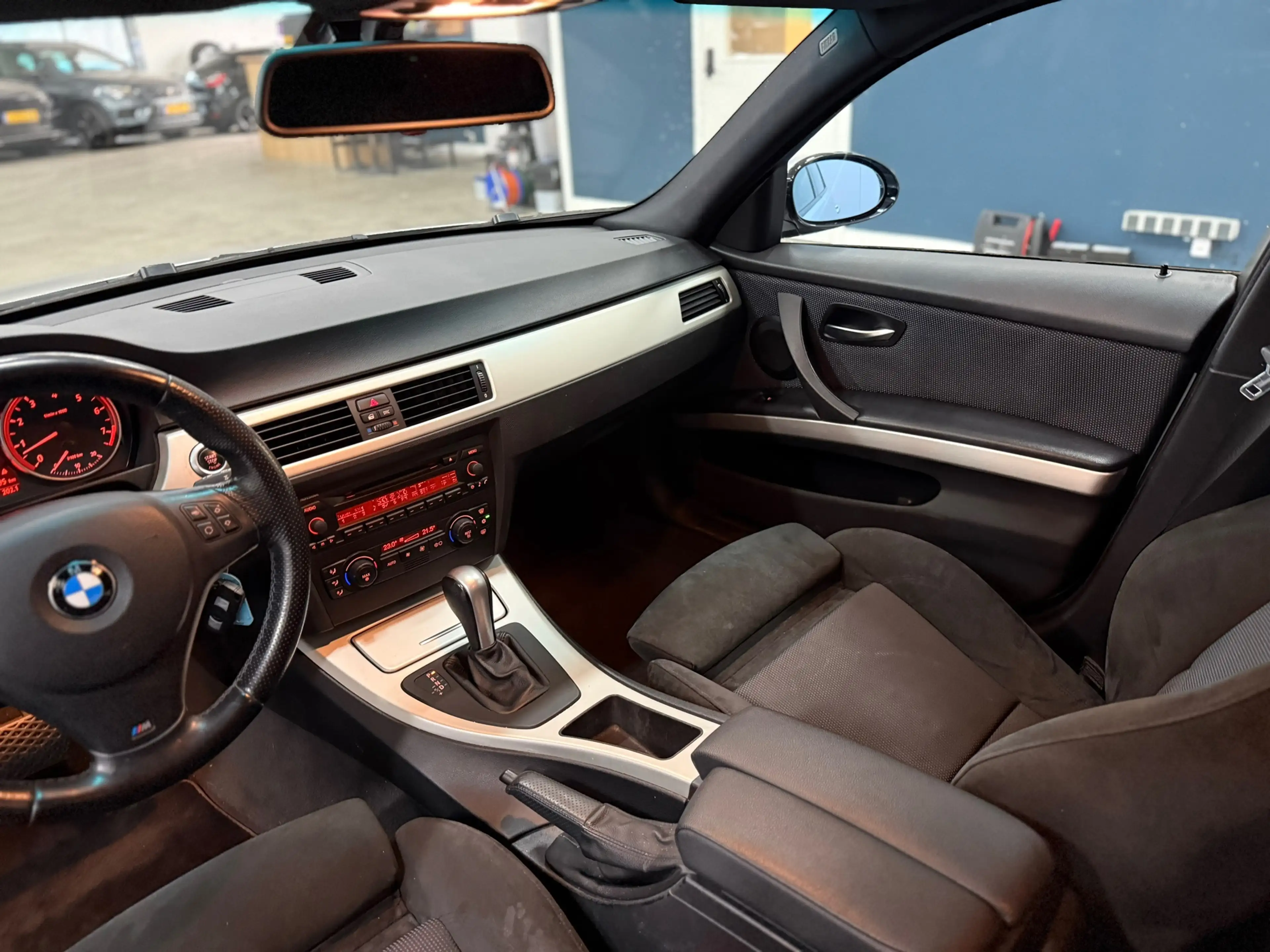 BMW 325 3-serie Touring 325i High Executive / ZEER NETTE A — photo 17