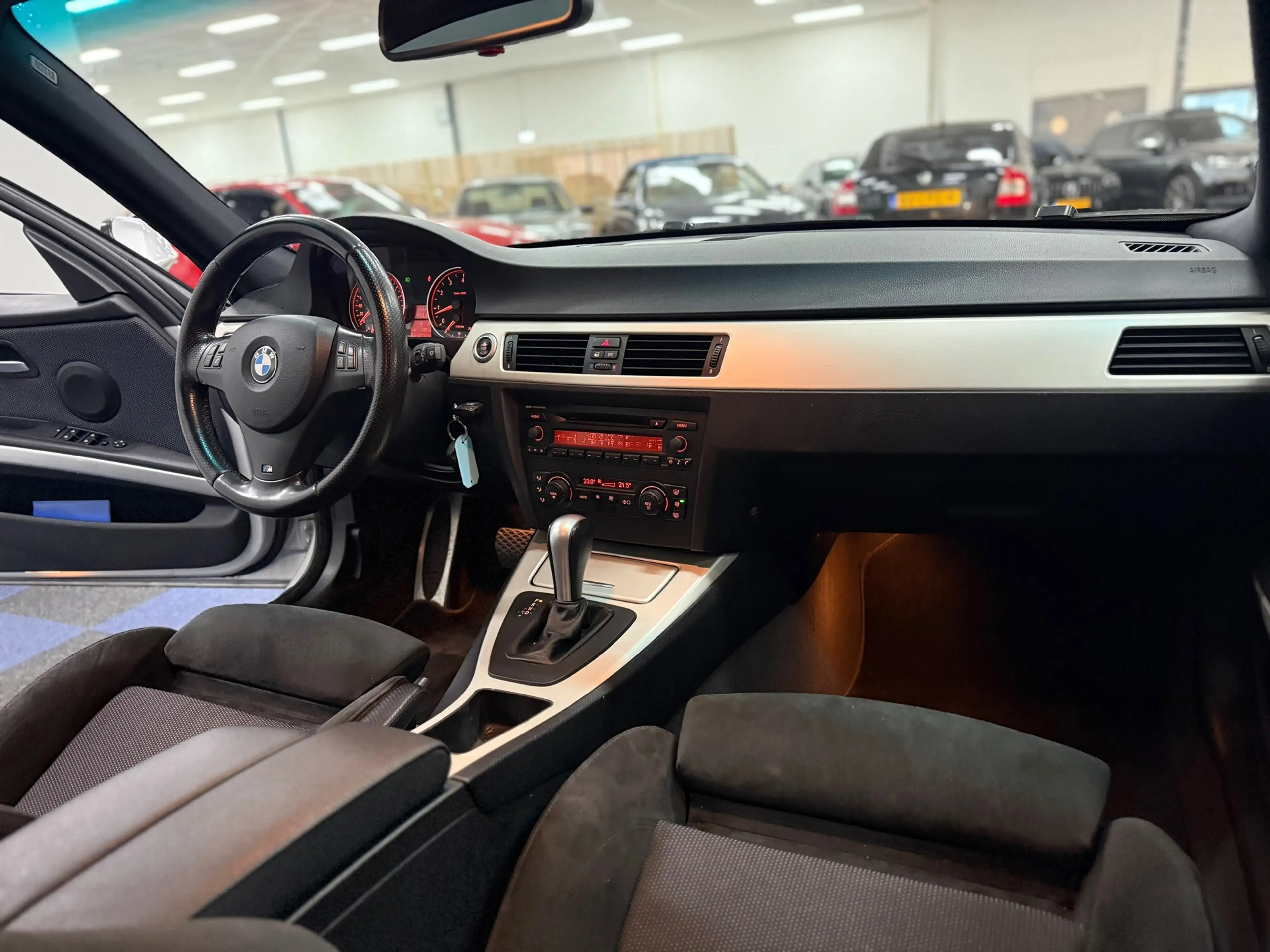 BMW 325 3-serie Touring 325i High Executive / ZEER NETTE A — photo 33