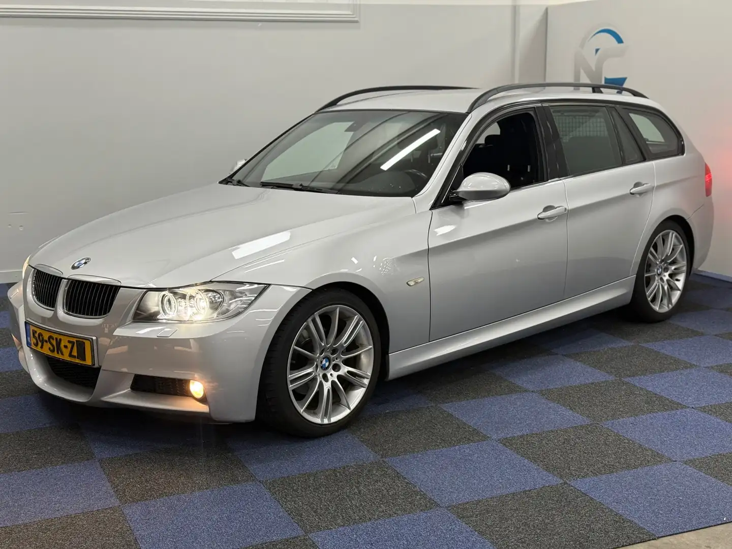 BMW 325 3-serie Touring 325i High Executive / ZEER NETTE A Grau - 2