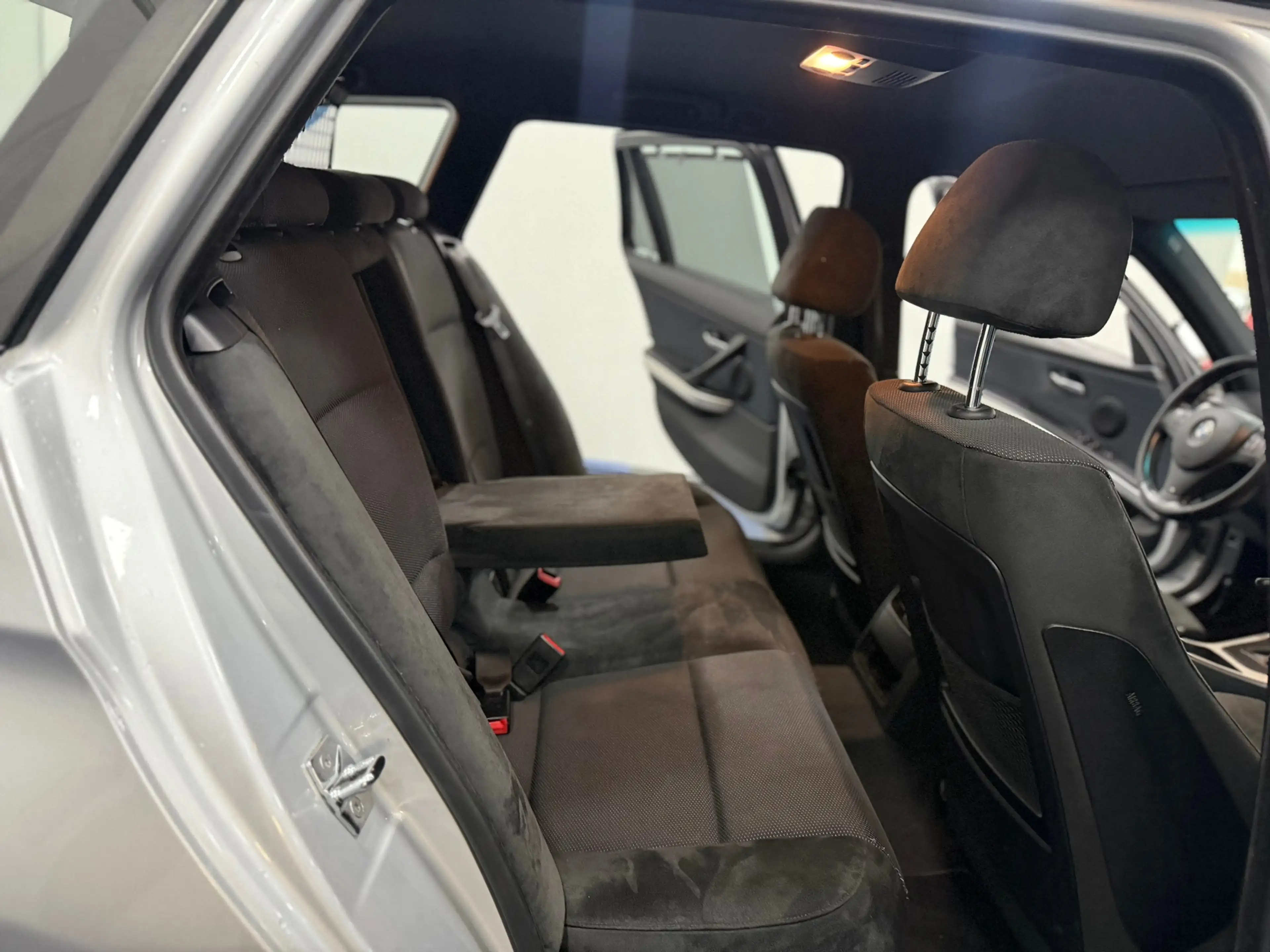 BMW 325 3-serie Touring 325i High Executive / ZEER NETTE A — photo 31