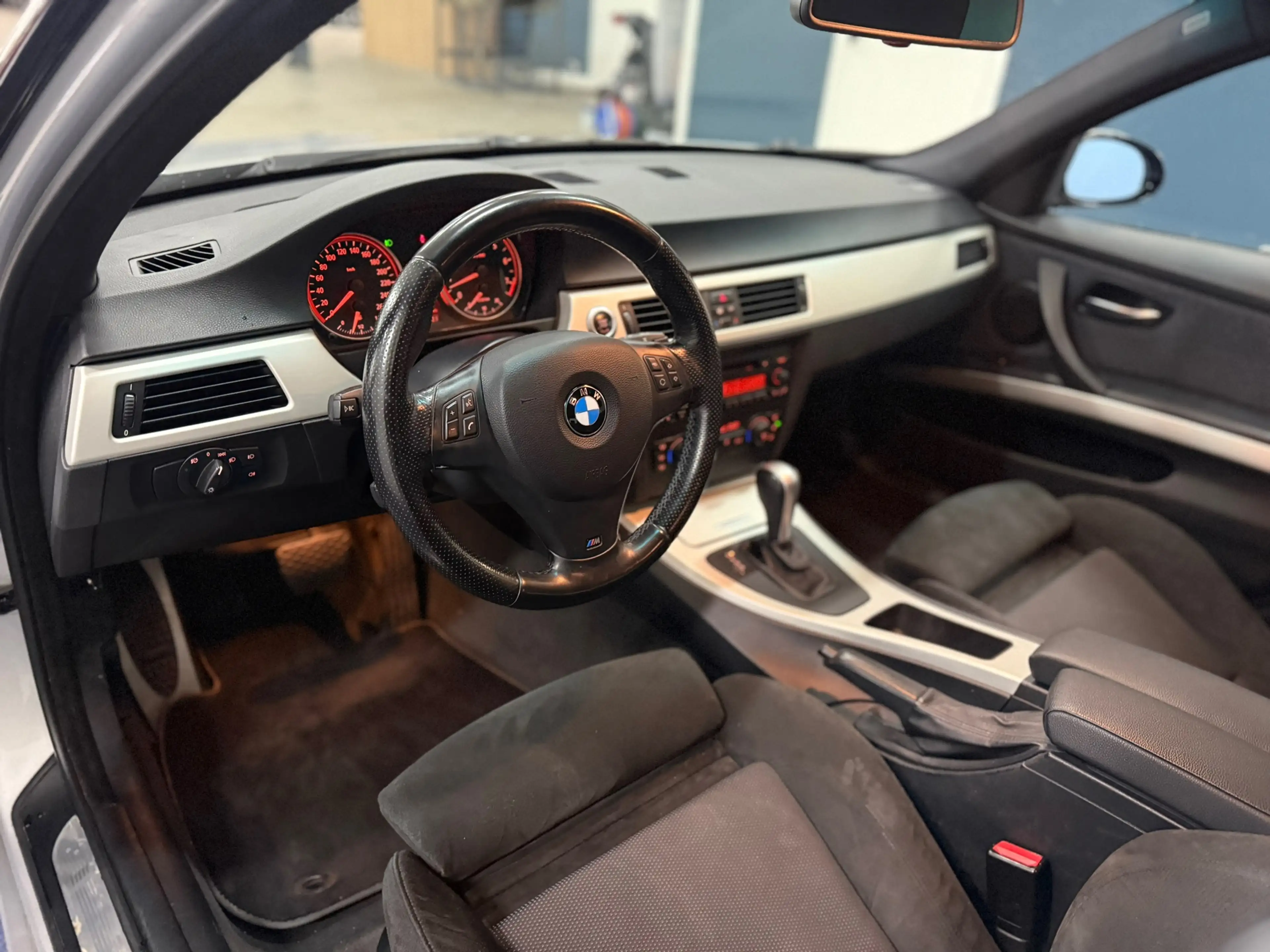BMW 325 3-serie Touring 325i High Executive / ZEER NETTE A — photo 25
