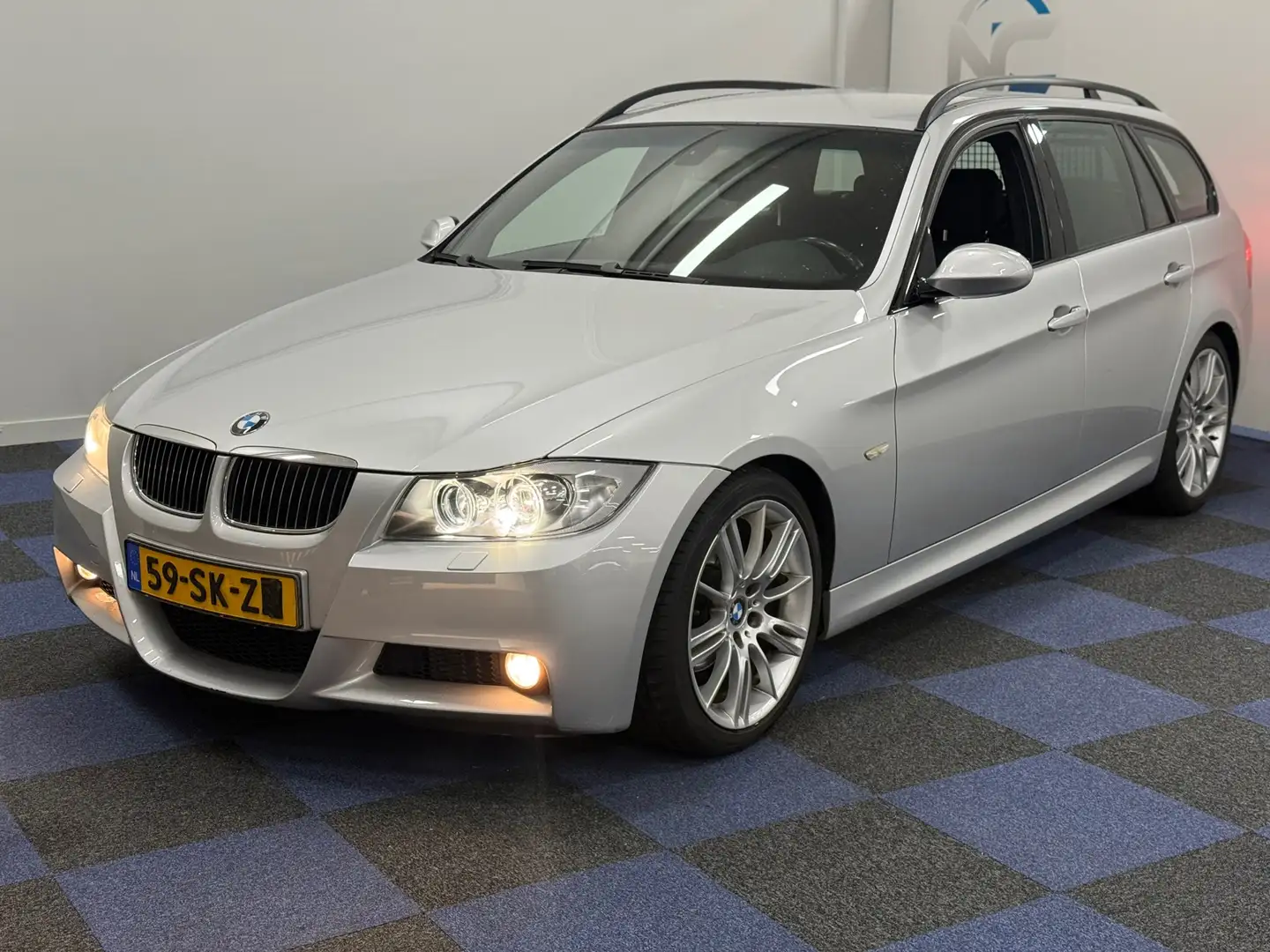 BMW 325 3-serie Touring 325i High Executive / ZEER NETTE A Grau - 1
