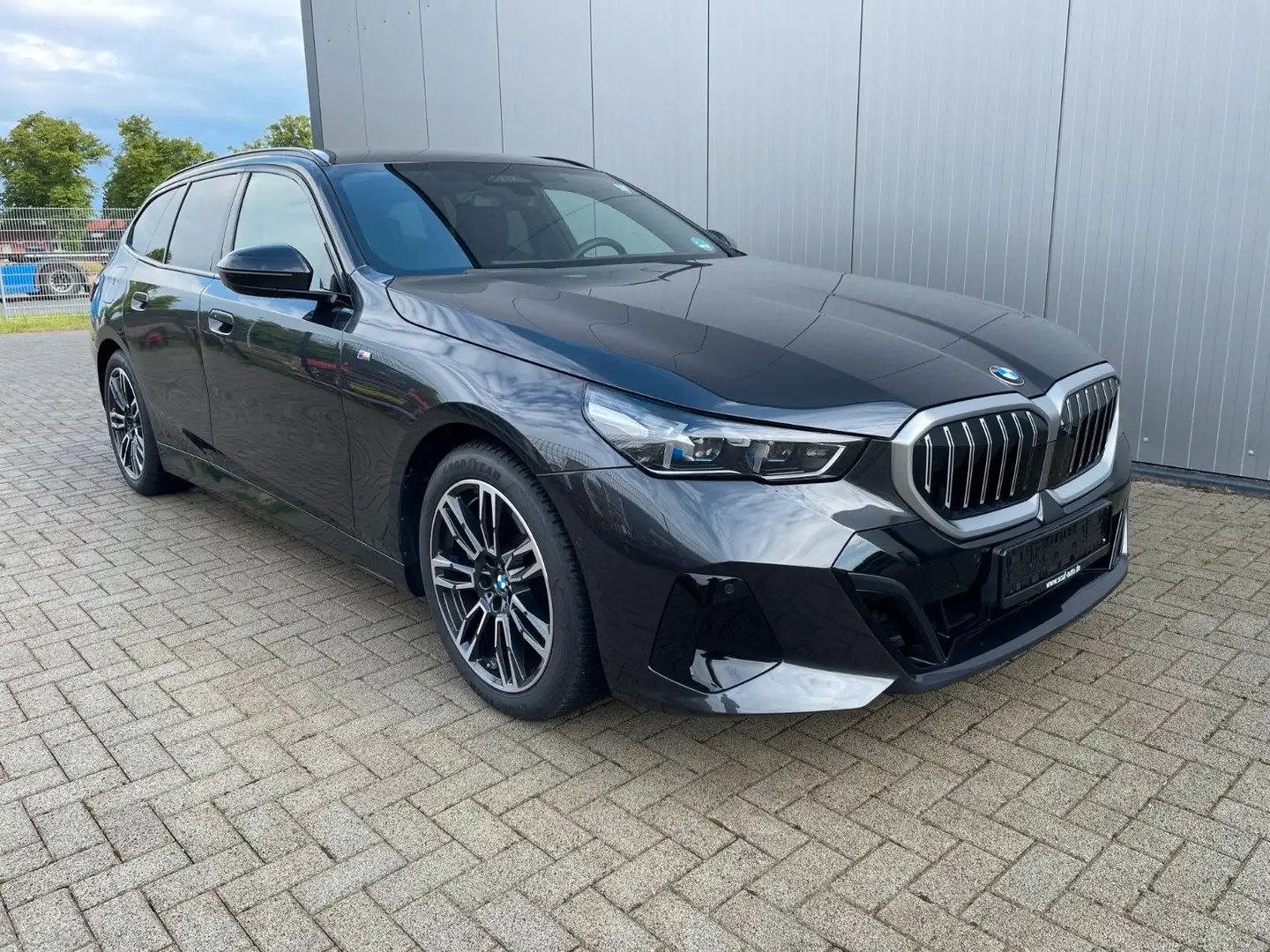 BMW 540 d xDrive Touring A Bowers/Standheizung/AHK Grau - 2