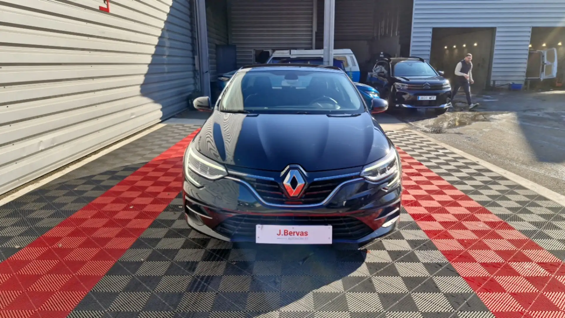 Renault Megane IV Berline evolution TCe 140 Noir - 2