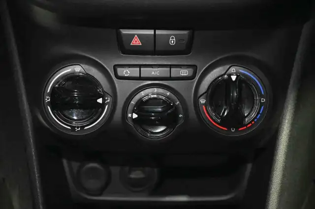 Peugeot 208 view 18