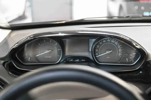 Peugeot 208 view 16