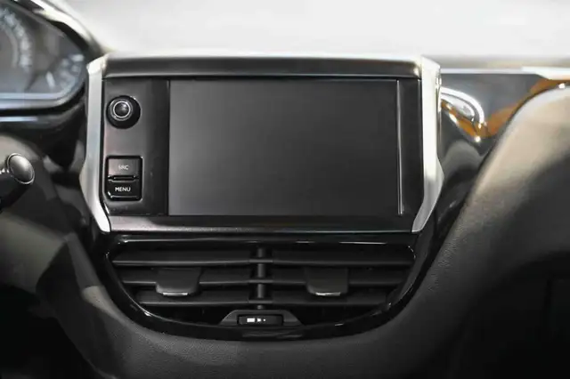 Peugeot 208 view 17