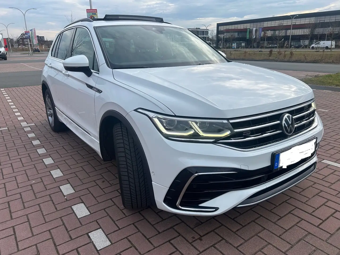 Volkswagen Tiguan WV Tiguan 2.0TDI 4Motion R-Line DSG PANO IQ Lights Wit - 2