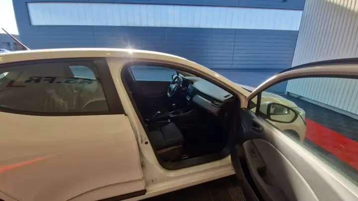 Renault Clio V SOCIETE SCE 65 - 21 AIR NAV — photo 9