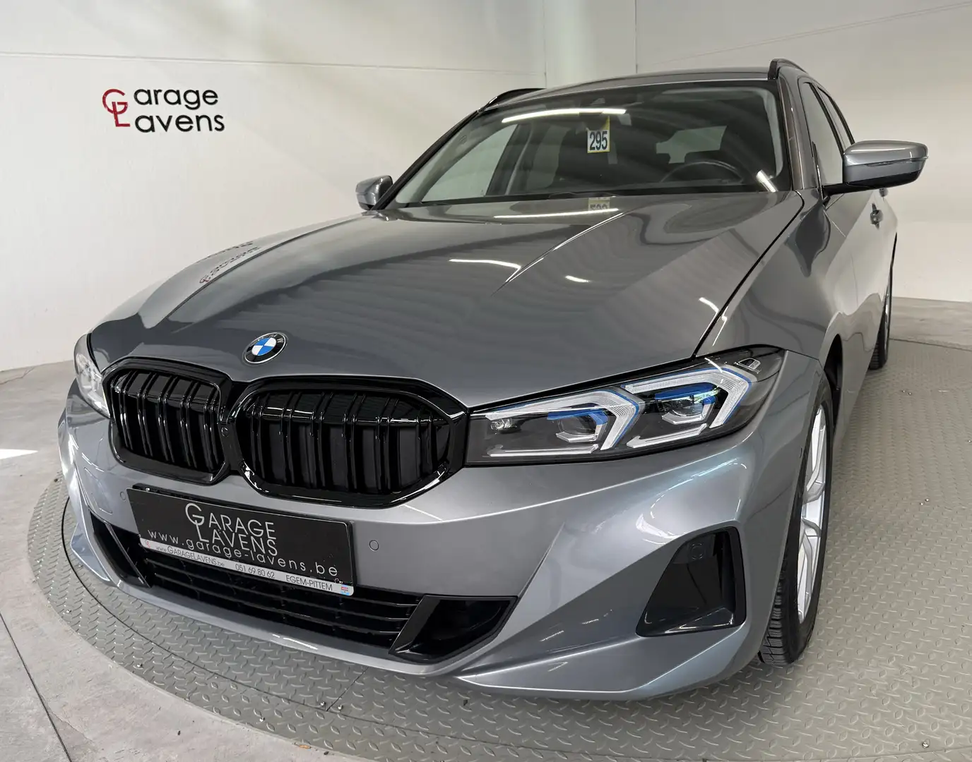 BMW 318 318i Touring Aut. Grijs - 1
