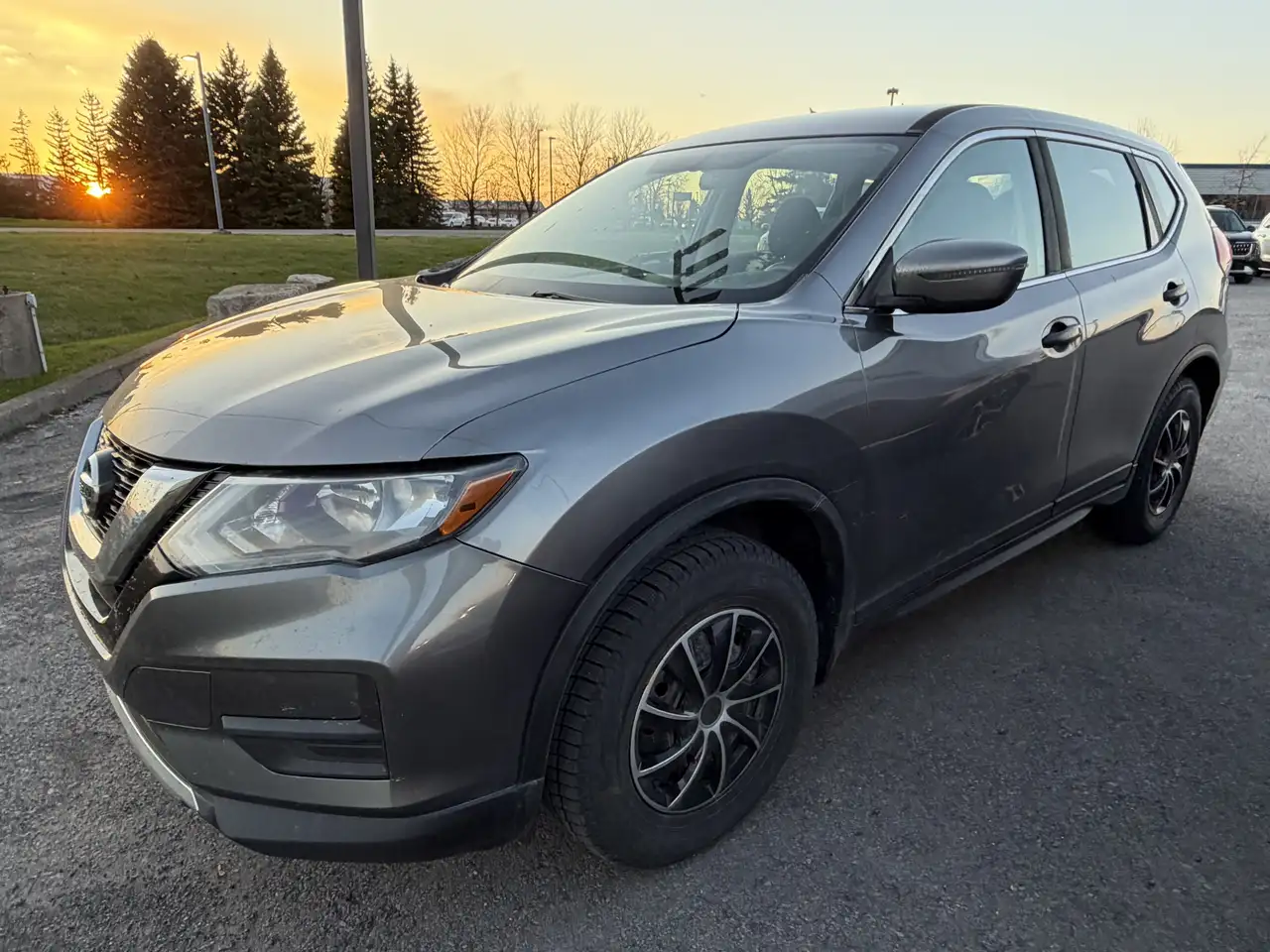 Nissan Rogue снимка Nissan Rogue