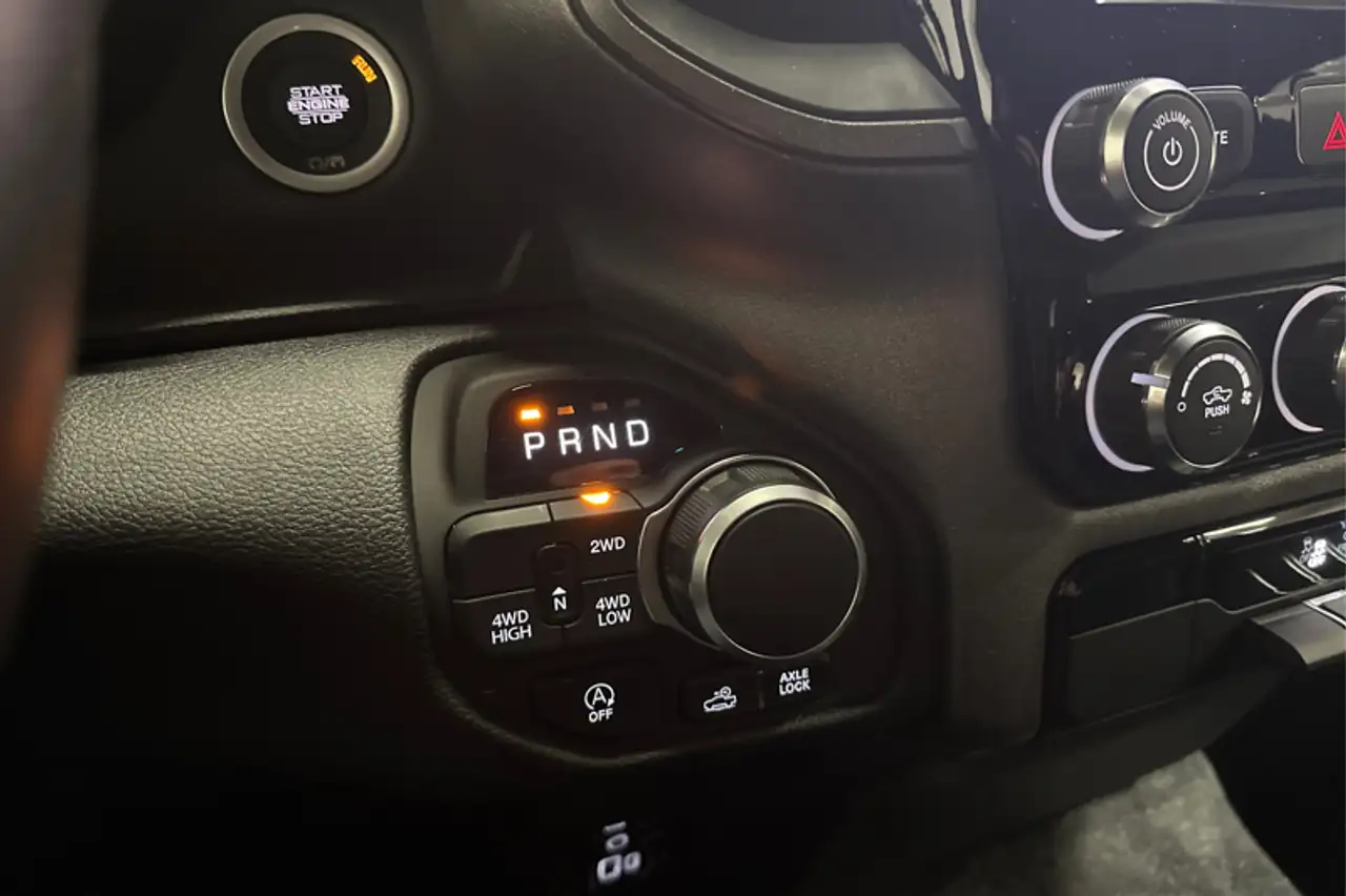 RAM 1500 снимка RAM 1500