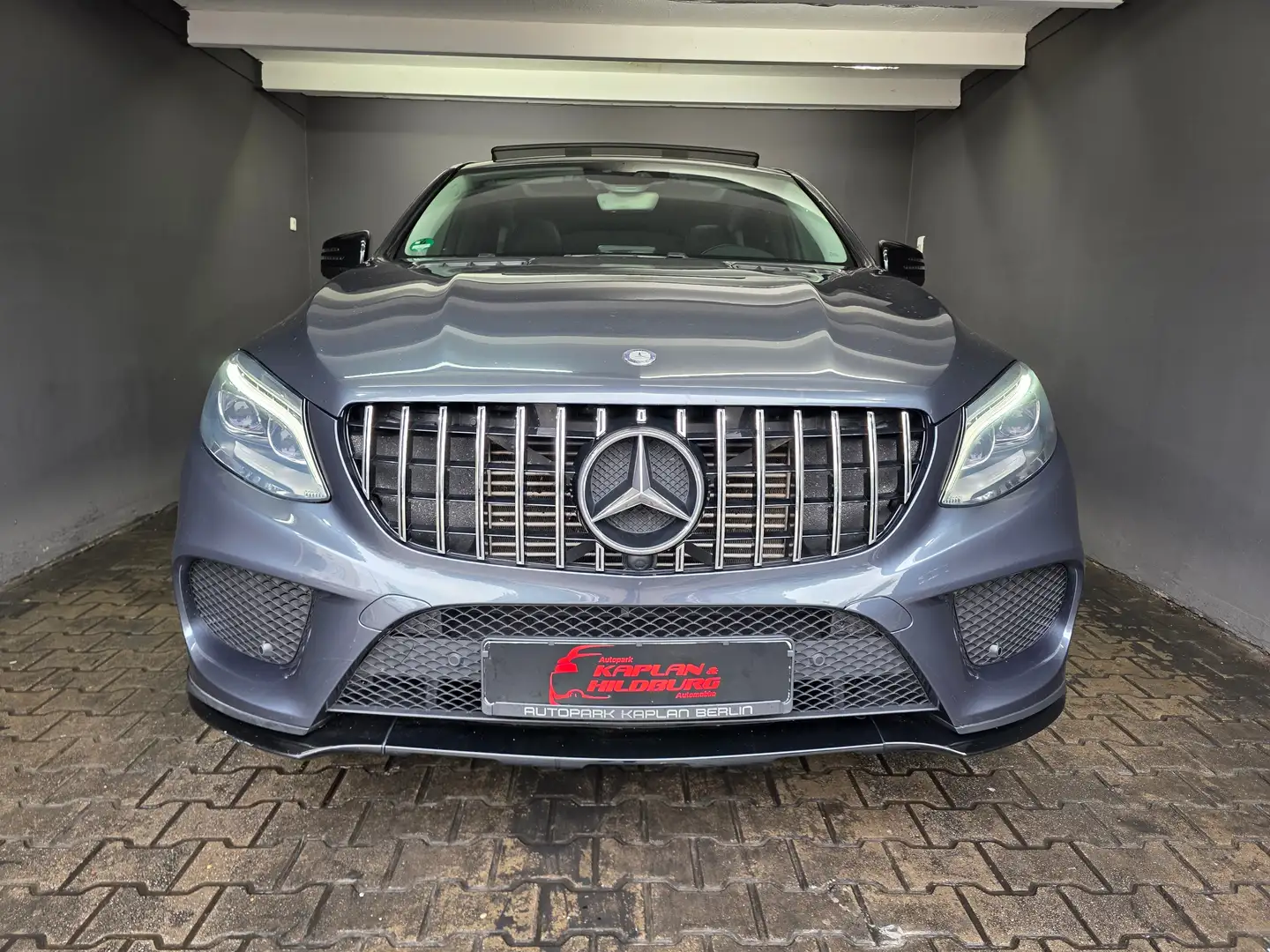 Mercedes-Benz GLE 350 d COUPE 4M, AMG LINE, PANO, LED, COMAND, R-KAM Grau - 2